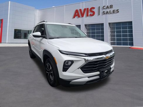 Used 2025 Chevrolet TrailBlazer LT AWD/4WD image 3