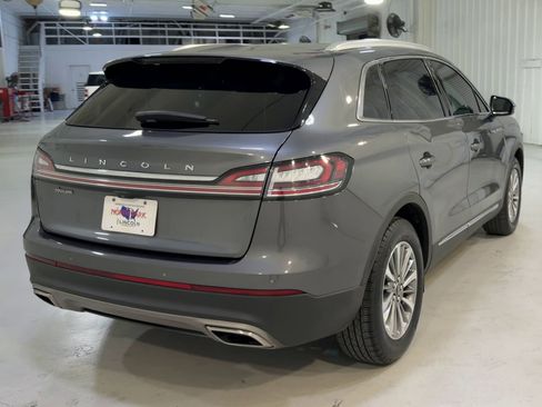 Used 2022 Lincoln Nautilus FWD w/ Premium Package image 9