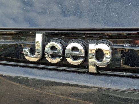 Used 2022 Jeep Grand Cherokee Overland image 30