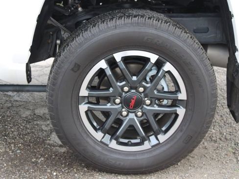 Used 2025 Toyota Tacoma TRD Sport image 12