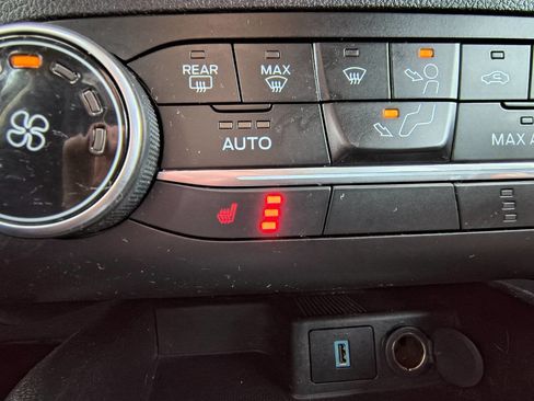 Used 2020 Ford Escape SE image 15