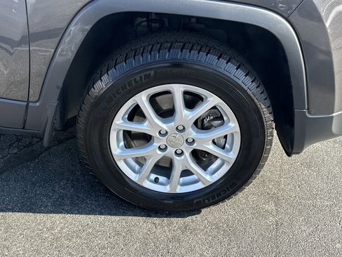 Used 2015 Jeep Cherokee Latitude w/ Comfort/Convenience Group image 14