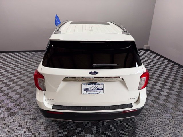 Used 2022 Ford Explorer XLT w/ Equipment Group 202A AWD/4WD image 12