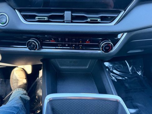 Used 2025 Chevrolet Equinox LT w/ Safety and Technology Package image 20