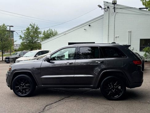 Used 2019 Jeep Grand Cherokee Altitude AWD/4WD image 8