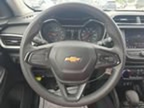 Used 2023 Chevrolet TrailBlazer LS FWD image 3
