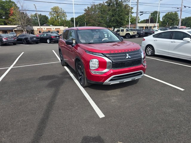 Used 2022 Mitsubishi Outlander SE FWD image 2
