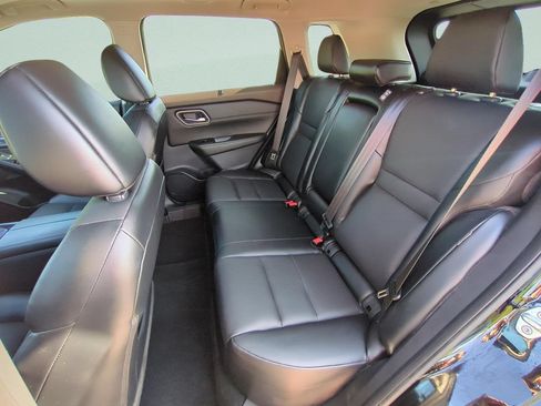 Used 2021 Nissan Rogue SV w/ Premium Package FWD image 10