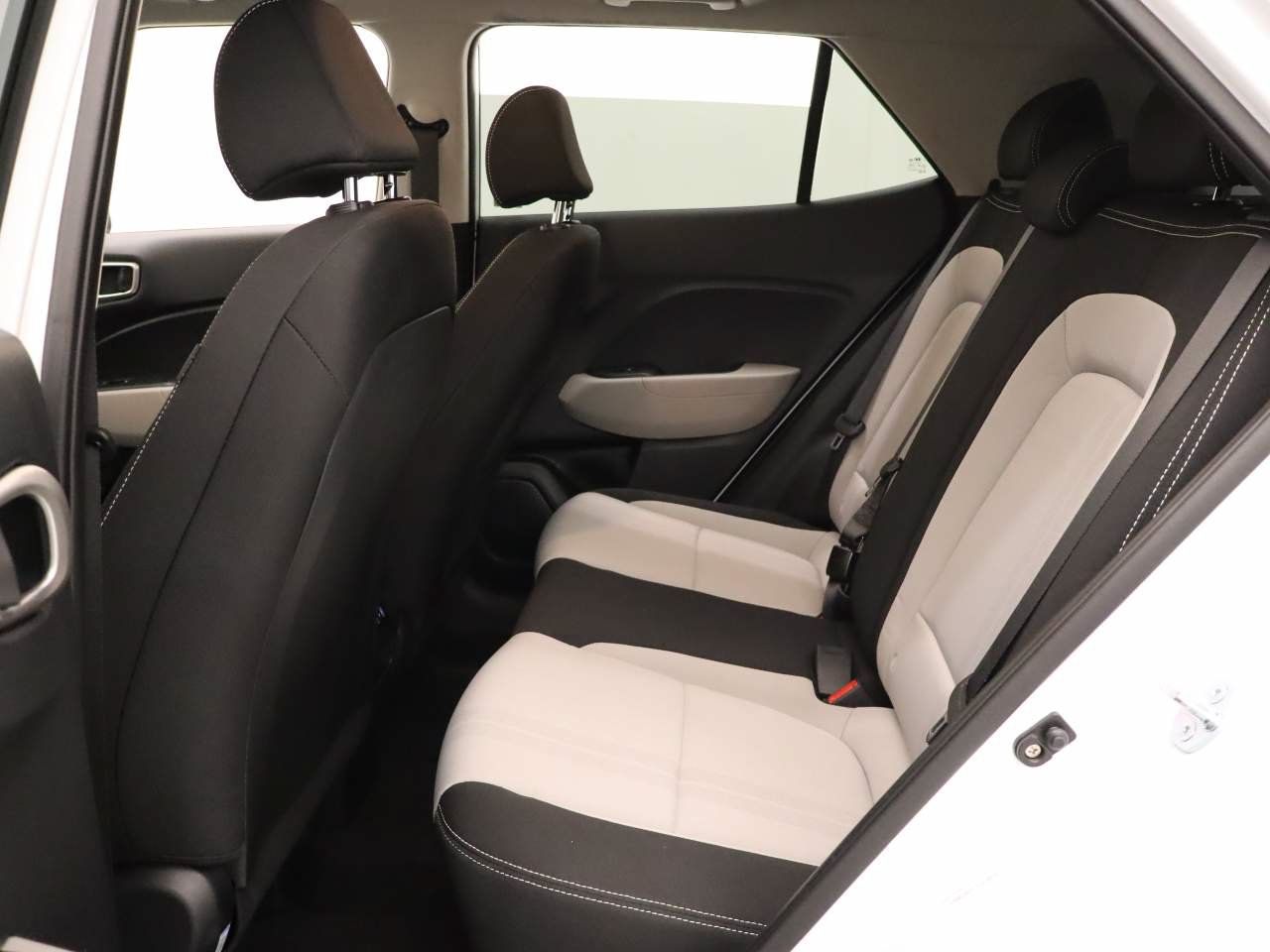 Used 2026 Hyundai Venue SEL FWD image 14