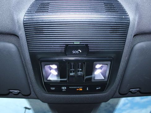 Used 2025 Volkswagen Atlas Cross Sport SEL R-Line AWD/4WD image 32