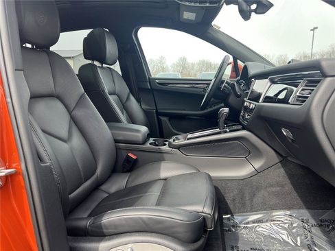 Used 2024 Porsche Macan Turbo AWD/4WD image 25