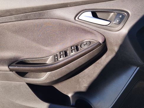 Used 2017 Ford Focus Titanium image 23