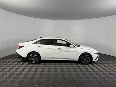 Used 2025 Hyundai Elantra SEL FWD image 5
