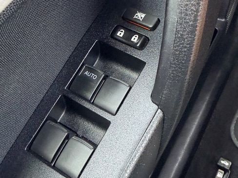 Used 2016 Toyota Corolla LE image 19