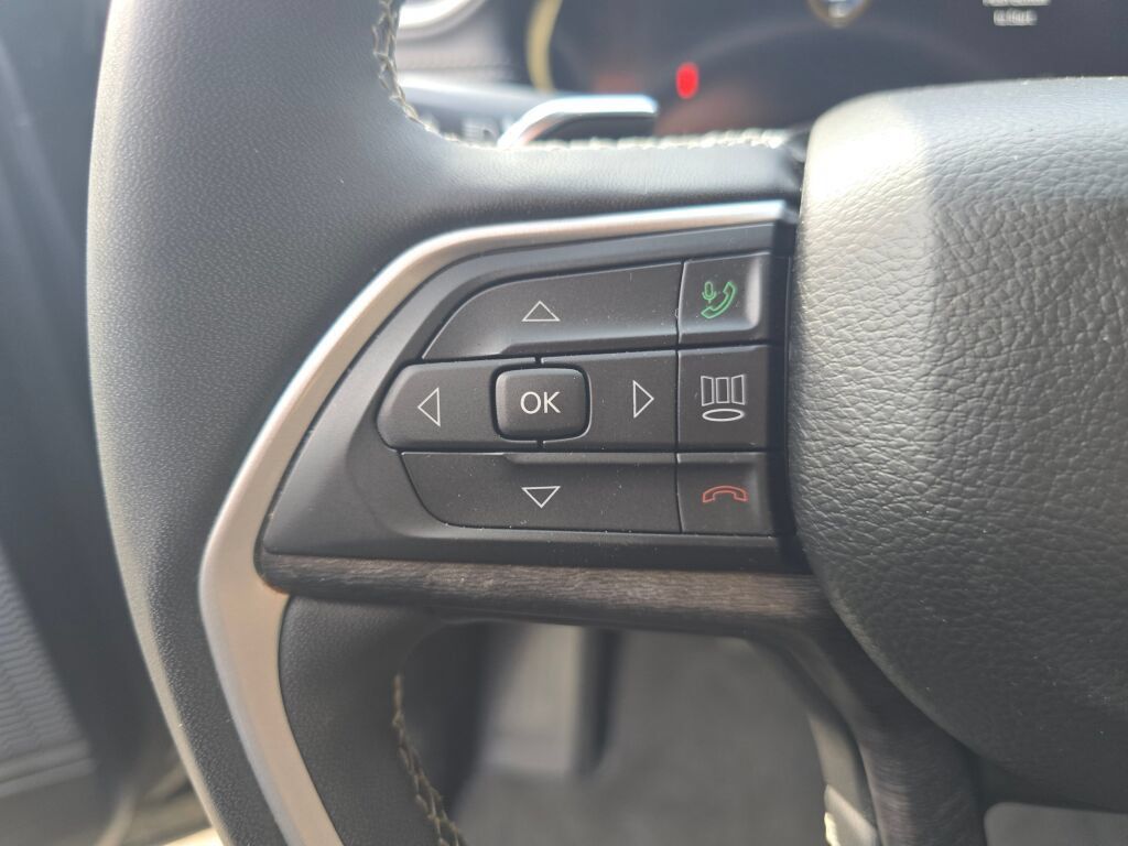 Used 2023 Jeep Grand Cherokee Limited AWD/4WD image 22