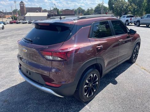 Used 2022 Chevrolet TrailBlazer LT w/ Convenience Package FWD image 5