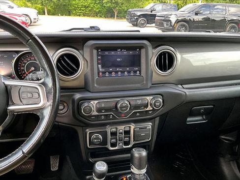 Used 2021 Jeep Wrangler Unlimited Sahara AWD/4WD image 6