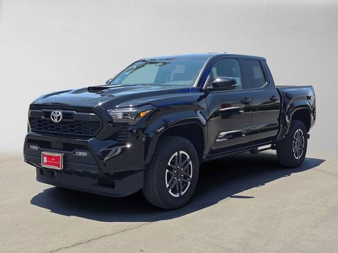 Used 2025 Toyota Tacoma TRD Sport w/ TRD Sport Upgrade Package AWD/4WD image 7