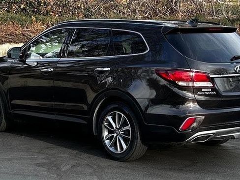Used 2017 Hyundai Santa Fe SE AWD/4WD image 3
