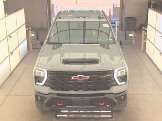 Used 2025 Chevrolet Silverado 2500 ZR2 w/ Technology Package video 2