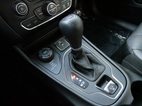 Used 2021 Jeep Cherokee Latitude Lux w/ Comfort/Convenience Group image 24