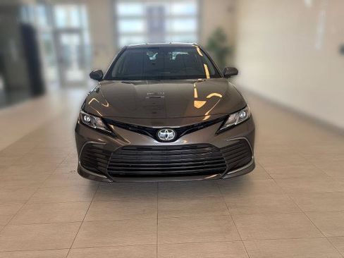 Used 2023 Toyota Camry LE w/ Convenience Package FWD image 5