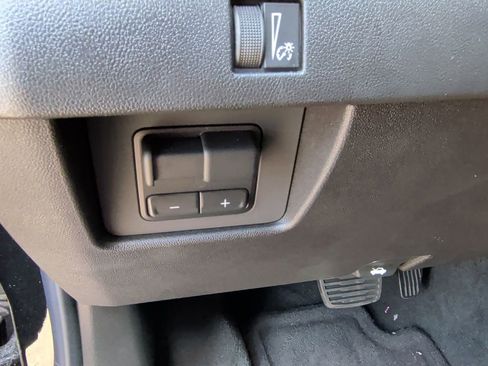 New 2025 GMC Canyon AT4 w/ Nightfall Edition image 15