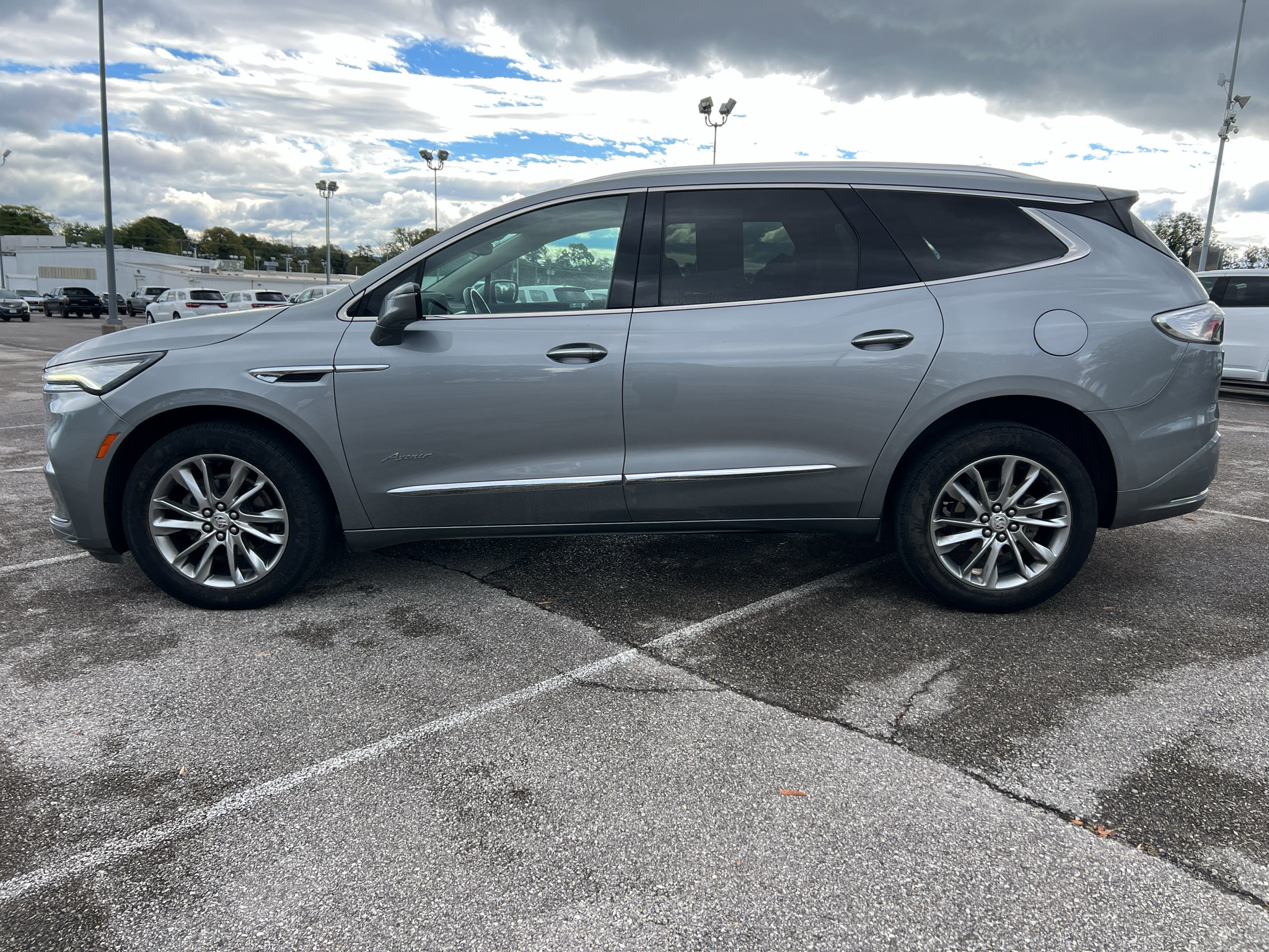 Used 2024 Buick Enclave Avenir w/ Avenir Technology Package AWD/4WD image 6