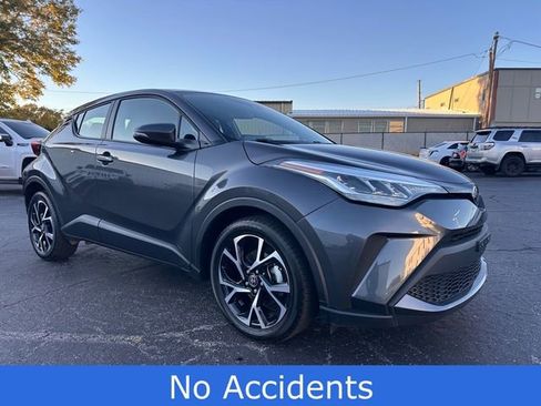 Used 2022 Toyota C-HR XLE image 4
