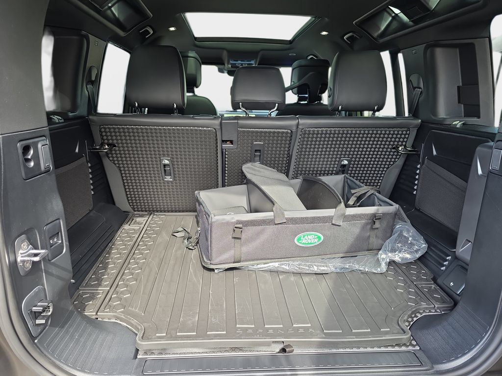 New 2026 Land Rover Defender 110 X-Dynamic SE AWD/4WD image 10