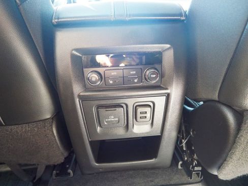 Used 2020 Chevrolet Traverse Premier w/ Redline Edition FWD image 15
