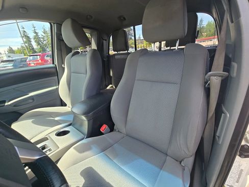 Used 2015 Toyota Tacoma 4x4 Access Cab V6 w/ TRD Off-Road Package image 22