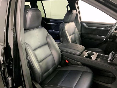 Used 2024 GMC Acadia Elevation AWD/4WD image 7