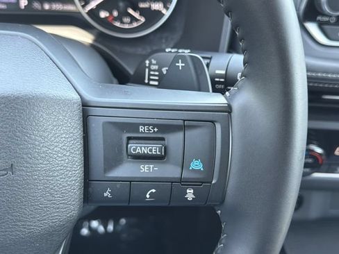 Used 2025 Nissan Rogue SV FWD image 16