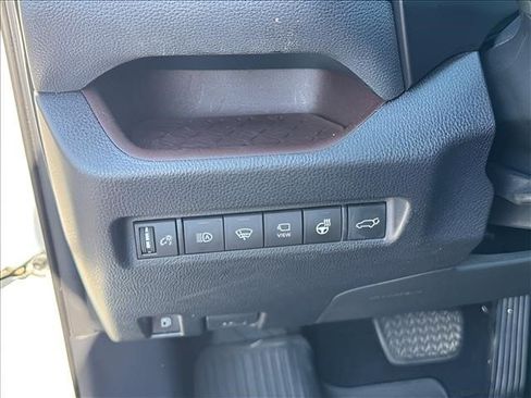 Used 2020 Toyota RAV4 Limited AWD/4WD image 19