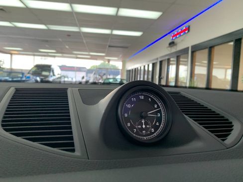 Used 2023 Porsche Macan image 18