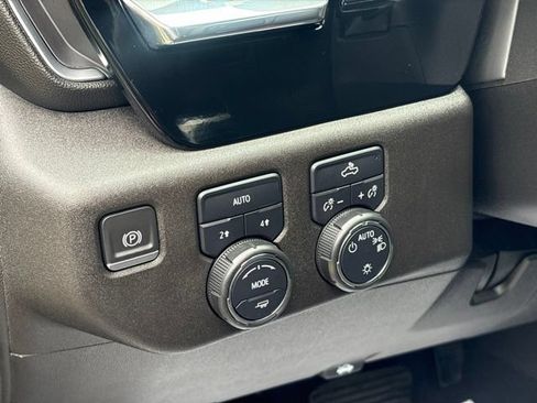 Used 2023 Chevrolet Silverado 1500 LT AWD/4WD image 16