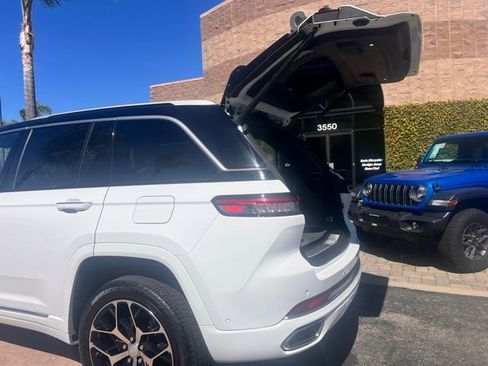 Used 2022 Jeep Grand Cherokee Summit AWD/4WD image 12