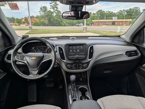 Used 2023 Chevrolet Equinox LT w/ Driver Convenience Package FWD image 9