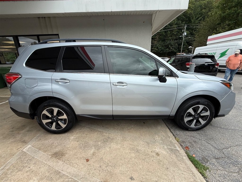 Used 2018 Subaru Forester 2.5i Limited AWD/4WD image 2