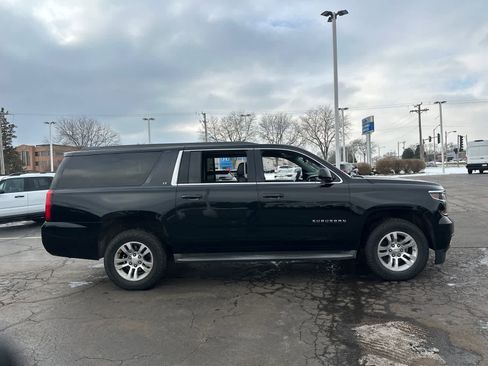 Used 2015 Chevrolet Suburban LT image 9