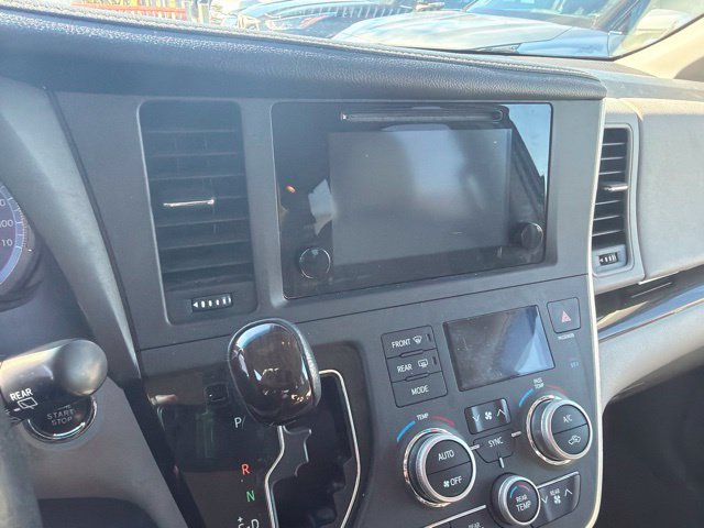 Used 2017 Toyota Sienna XLE AWD/4WD image 7