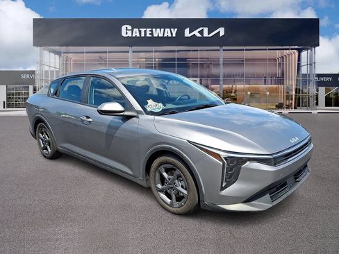 Certified 2025 Kia K4 FWD image 1