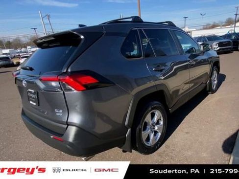 Used 2021 Toyota RAV4 XLE image 10