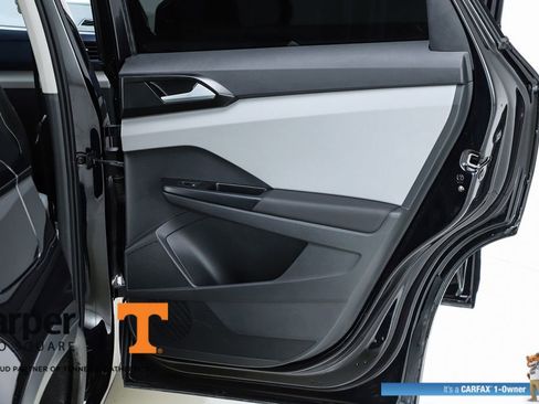 Used 2023 Volkswagen Taos SE w/ Panoramic Sunroof Package image 68