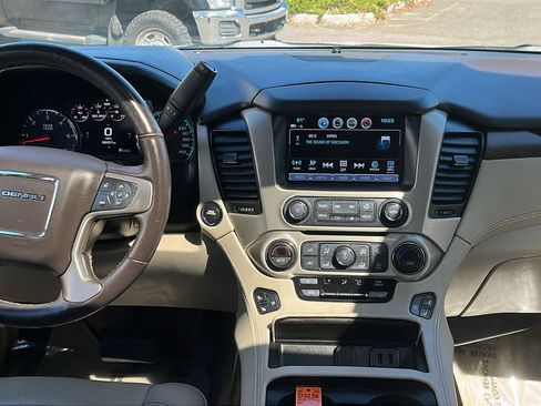 Used 2018 GMC Yukon Denali w/ Denali Ultimate Package AWD/4WD image 27