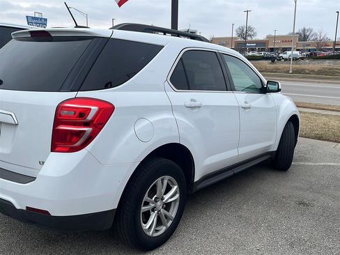 Used 2017 Chevrolet Equinox LT image 2