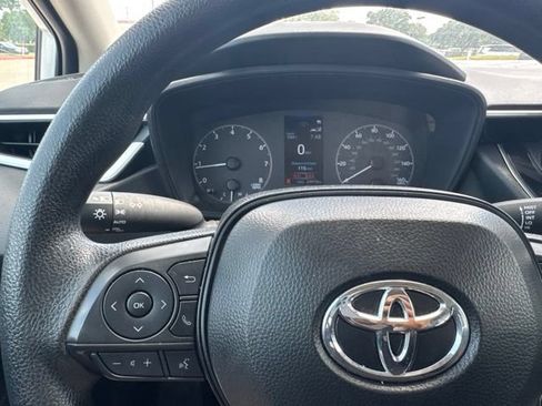 Used 2025 Toyota Corolla LE FWD image 13