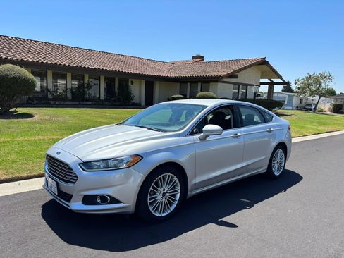 Used 2014 Ford Fusion SE w/ Equipment Group 202A FWD image 7
