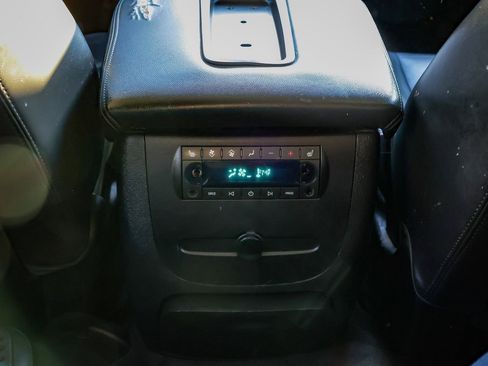 Used 2011 GMC Yukon XL SLT image 21